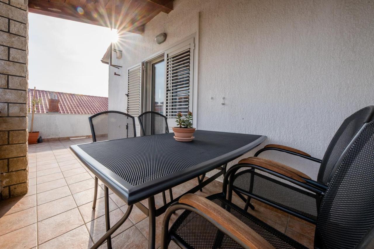 Nikolina Rab Apartments Rab Town Ngoại thất bức ảnh
